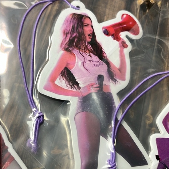 5for$10 Assorted Scent Olivia Rodrigo Four Cute
Singer Car Air Freshener NWOT - Picture 3 of 4